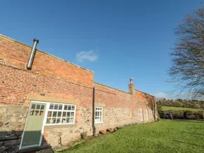 Cottage with garden - Image 3