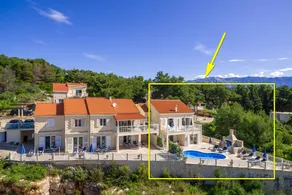 Villa with garden, pool & terrace - Image 2