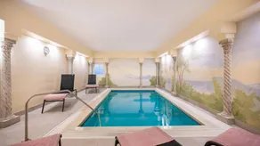 Apartment with pool - Image 2