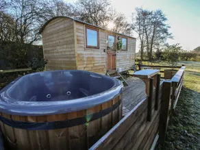 Family-friendly wonderful cottage with garden & hot tub | Pet-friendly - Image 2