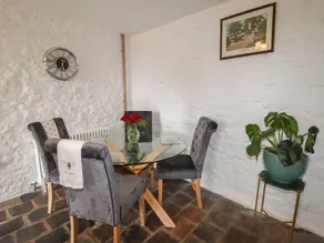 Children-friendly charming cottage with garden | Beach view - Image 3