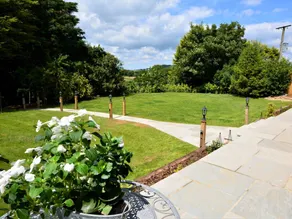 Fully equipped cottage with garden & barbeque - Image 2