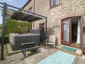 Cottage with garden & jacuzzi - Image 3