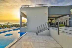 Villa with hot tub, fast internet & barbeque | Beach view - Image 2