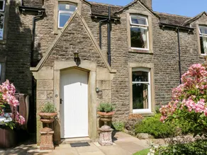 Cottage with jacuzzi & garden - Image 2