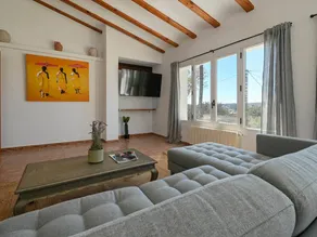 Villa with barbecue, private pool & garden - Image 5