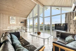 Children-friendly house with sauna & hot tub | Close to the beach | Pets allowed - Image 4