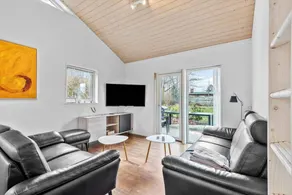 Holiday home with barbeque & terrace - Image 5