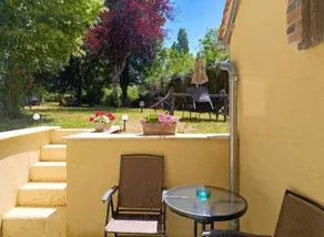 House with barbeque - Image 3
