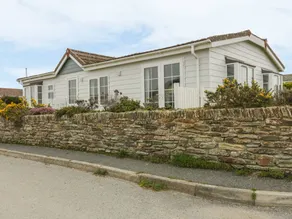 Cottage with garden - Image 2