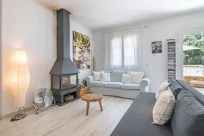 Maison de vacances entièrement équipée avec piscine privée, barbecue et jardin | Vue jardin - Image 4