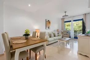 Ferienwohnung mit Pool und Terrasse | Stadtblick - Image 4