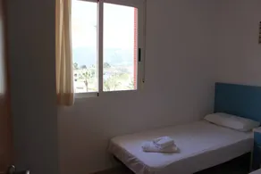 Apartment with terrace, barbeque & pool - Image 4