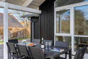 Holiday home with barbecue & terrace - Image 2