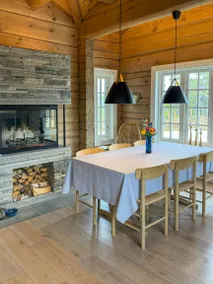 Timber cabin with hot tub and ski runs in Veggli - Image 3