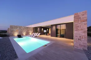Villa con jardín y piscina privada | Vistas a la piscina | Perfecta para el trabajo en remoto - Image 5