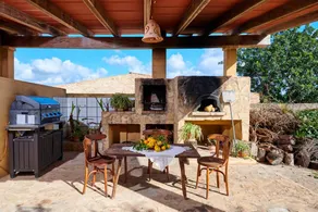 Maison de campagne adaptée aux familles avec internet haut débit, piscine et terrasse | Vue jardin | Parfaite pour le travail à distance | Avec animaux autorisés - Image 4