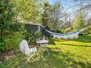 Holiday home with barbeque & terrace - Image 5