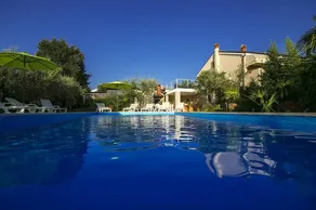 Charmantes Apartment nur 400 Meter zum Strand mit grossem Pool, privater Terrasse, Grill, Liegen - Image 3