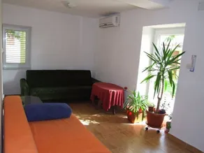 Flat with terrace | Garden view - Image 3