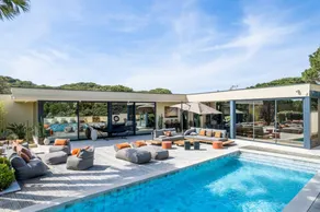 Villa avec terrasse, jacuzzi et jardin - Image 2