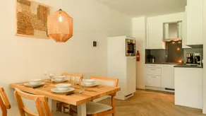 Appartement avec jacuzzi, jardin et sauna - Image 2