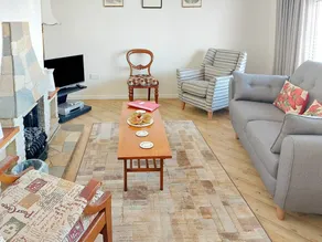 Cottage with garden - Image 2