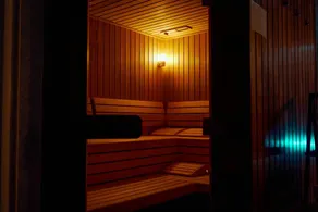Habitación en casa de familia con sauna, terraza y jardín - Image 5