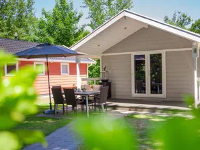 Children-friendly wonderful lodge with heated pool - Image 5