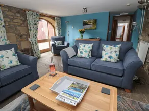 Child-friendly cottage with garden - Image 3