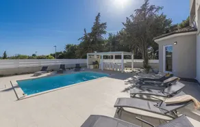 Villa apta para niños con piscina, sauna y barbacoa - Image 5