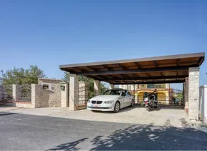 Fully equipped charming apartment with terrace, pool & garden - Image 2