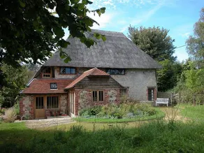 Cottage with garden & terrace - Image 3