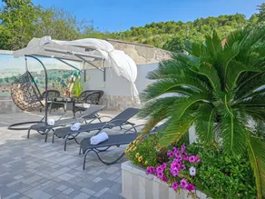 Voll ausgestattetes Ferienhaus mit privatem Pool, Terrasse und Grill - Image 2