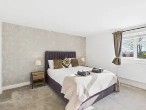 Apartment with garden - Image 2