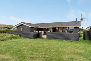 Fully equipped spacious holiday home with terrace, sauna & hot tub | Close to the beach | Pets allowed - Image 5