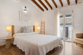 Holiday home with terrace | City view - Image 3