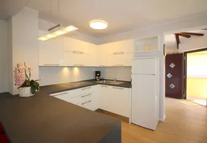 Apartment with garden | Garden view - Image 5
