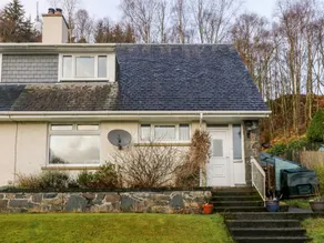 Cottage with garden - Image 2