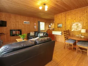 Cottage with garden - Image 2