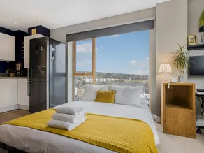 Holiday apartment with fast internet & terrace | City view | Good for workation - Image 4