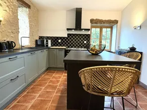 Holiday home with garden, private pool & BBQ - Image 4