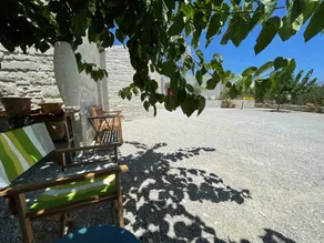 Holiday home with garden & pool - Image 4