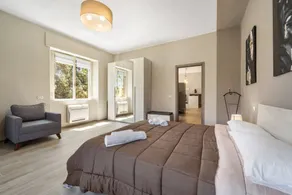 Holiday home with terrace | City view - Image 2