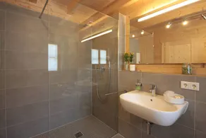 Holiday home with barbeque, sauna & terrace | Mountain view - Image 4