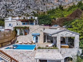 Fully equipped holiday home with terrace, private pool & BBQ | Pets allowed - Image 2