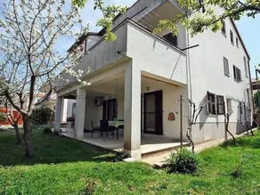 Apartamento con jardín, barbacoa y terraza - Image 3