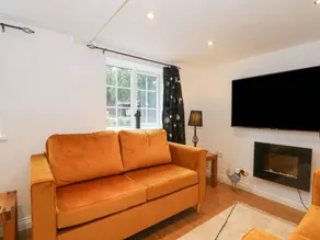 Child-friendly lovely cottage with garden - Image 4