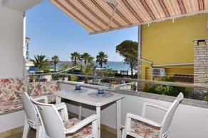 Holiday apartment with sea view - Image 2