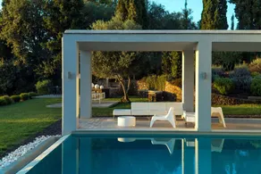 Villa with terrace - Image 3